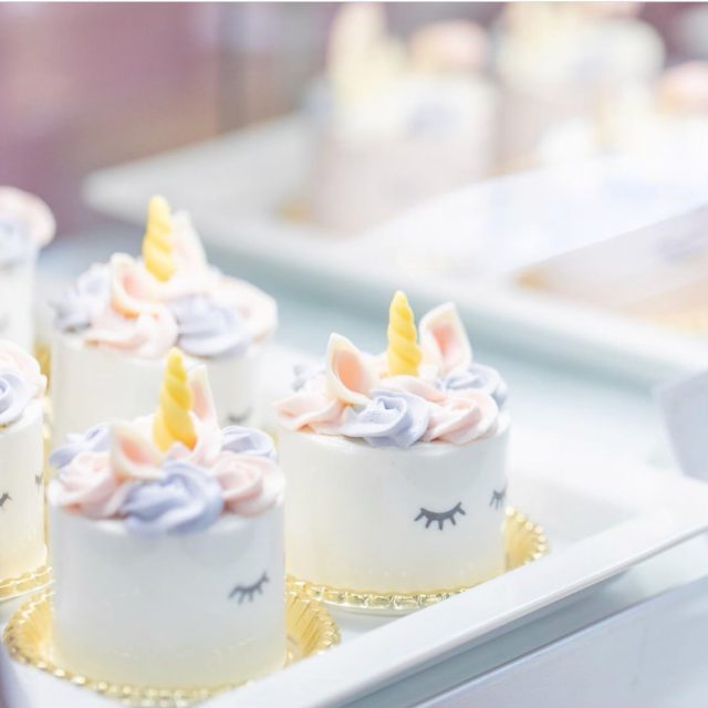 小さな可愛いケーキたち パーティデコレーションケーキ 認定講師講座 日本サロネーゼ協会スタッフ ブログ 資格が取れる日本サロネーゼ協会